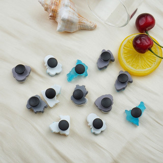 Bộ 12 Sticker, Charm 3D chủ đề Cánh cụt trượt băng nhựa cứng gắn Dép Sục, Cá sấu JB-411 Mita