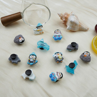 Bộ 12 Sticker, Charm 3D chủ đề Cánh cụt trượt băng nhựa cứng gắn Dép Sục, Cá sấu JB-411 Mita