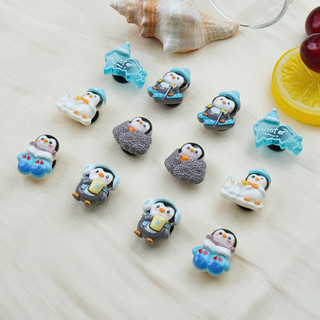 Bộ 12 Sticker, Charm 3D chủ đề Cánh cụt trượt băng nhựa cứng gắn Dép Sục, Cá sấu JB-411 Mita