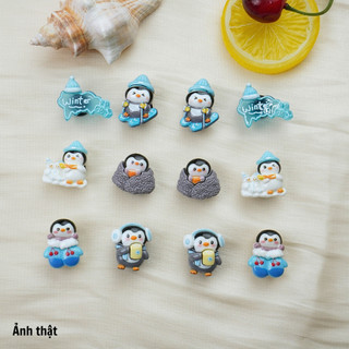Bộ 12 Sticker, Charm 3D chủ đề Cánh cụt trượt băng nhựa cứng gắn Dép Sục, Cá sấu JB-411 Mita