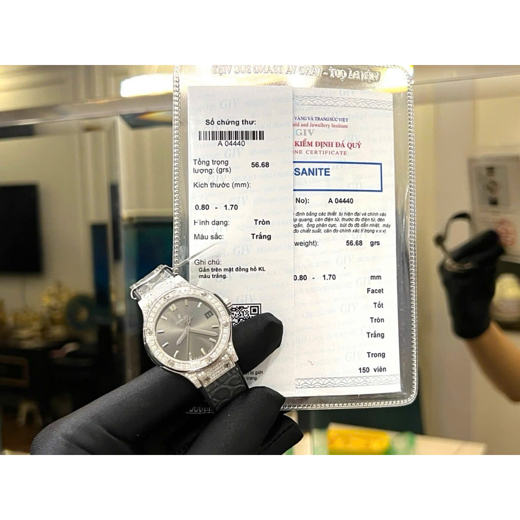 Hublot nữ full kim cương moiss ( Đầy đủ kiểm định ) Size : 33mm Máy ...