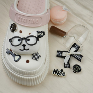 Bộ 8 Sticker, Charm 3D chủ đề Gấu tri thức nhựa cứng gắn Dép Sục, Cá sấu JB-414 Mita