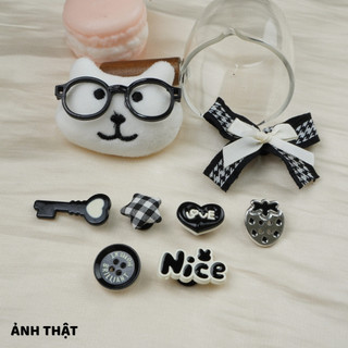 Bộ 8 Sticker, Charm 3D chủ đề Gấu tri thức nhựa cứng gắn Dép Sục, Cá sấu JB-414 Mita