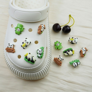 Bộ 12 Sticker, Charm 3D chủ đề Gấu trúc nhựa cứng gắn Dép Sục, Cá sấu JB-418 Mita