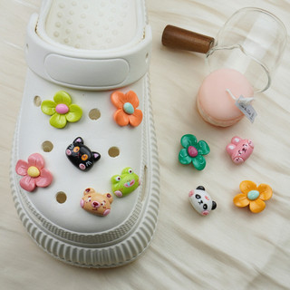 Bộ 10 Sticker, Charm 3D chủ đề Hoa muôn thú nhựa cứng gắn Dép Sục, Cá sấu JB-419 Mita