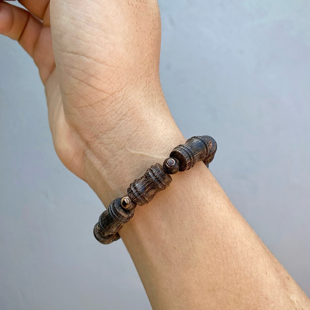 Vòng Tay Trầm Hương Sánh Chìm Vân Dầu Đẹp Hàng Loại 1