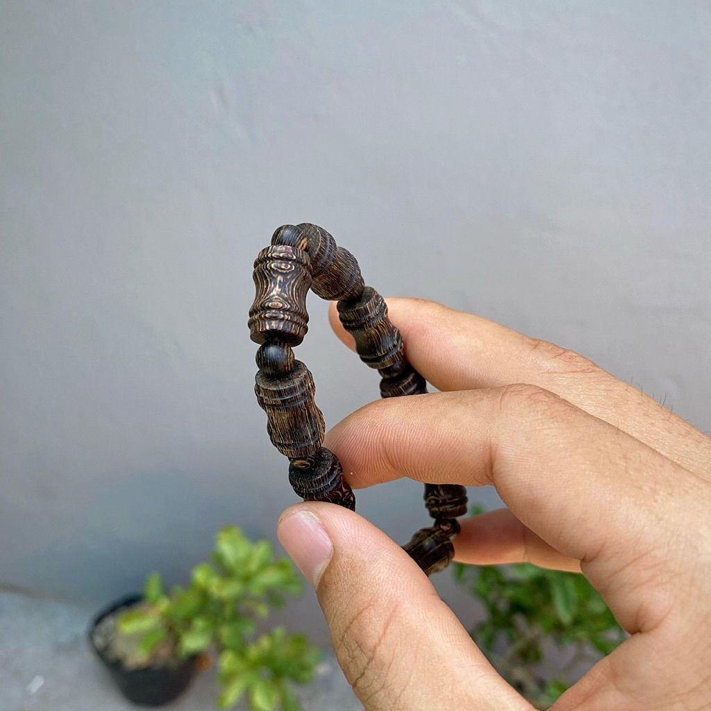 Vòng Tay Trầm Hương Sánh Chìm Vân Dầu Đẹp Hàng Loại 1