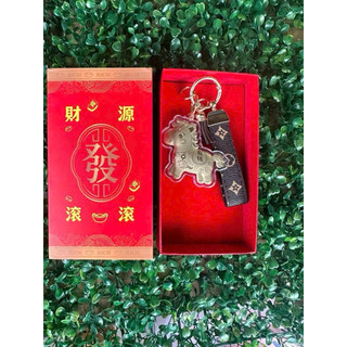 Móc Khóa Ngựa Vàng Phong Thủy Tài Lộc Dây Đỏ May Mắn Cho Xe – Túi – Chìa Khóa