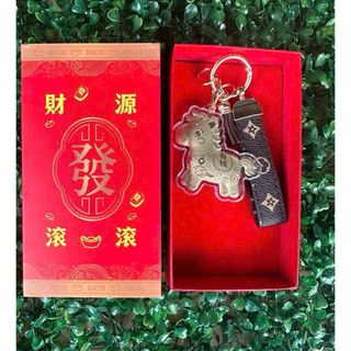 Móc Khóa Ngựa Vàng Phong Thủy Tài Lộc Dây Đỏ May Mắn Cho Xe – Túi – Chìa Khóa
