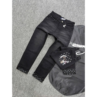 Quần Jean Nam Đen Wash màibđùi Nhẹ – Form Slim Fit, Chất Co Giãn, Phong Cách Streetwear hoạ tiết túi nổi bật
