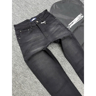 Quần Jean Nam Đen Wash màibđùi Nhẹ – Form Slim Fit, Chất Co Giãn, Phong Cách Streetwear hoạ tiết túi nổi bật