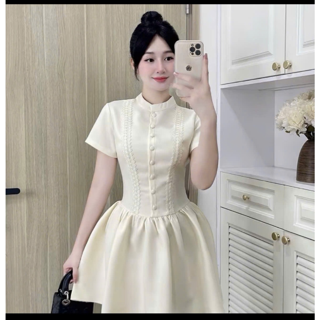 ĐẦM CỔ TRỤ TAY NGẮN TRẮNG XANH – THIẾT KẾ THANH LỊCH, TÔN DÁNG VÀ SANG TRỌNG