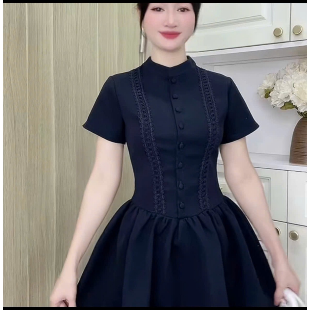 ĐẦM CỔ TRỤ TAY NGẮN TRẮNG XANH – THIẾT KẾ THANH LỊCH, TÔN DÁNG VÀ SANG TRỌNG