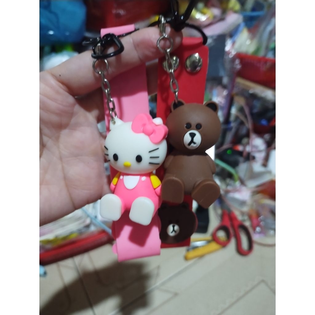 Móc khóa hình nhân vật Hello Kitty và Line Friends (Gấu Brown).