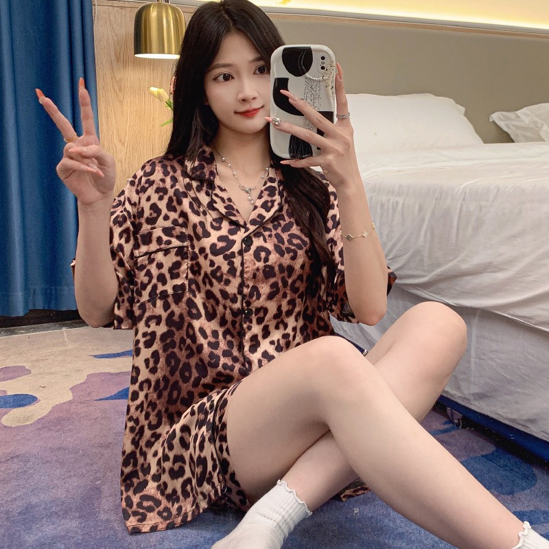 [Oder] Bộ đồ ngủ lụa băng mới cao cấp của phụ nữ mùa hè bướm in áo ngắn tay mặc nhà có thể mặc bên ngoài 2