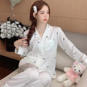 Bộ đồ ngủ lụa băng mới cao cấp của phụ nữ mùa hè bướm in áo ngắn tay mặc nhà có thể mặc bên ngoài 2