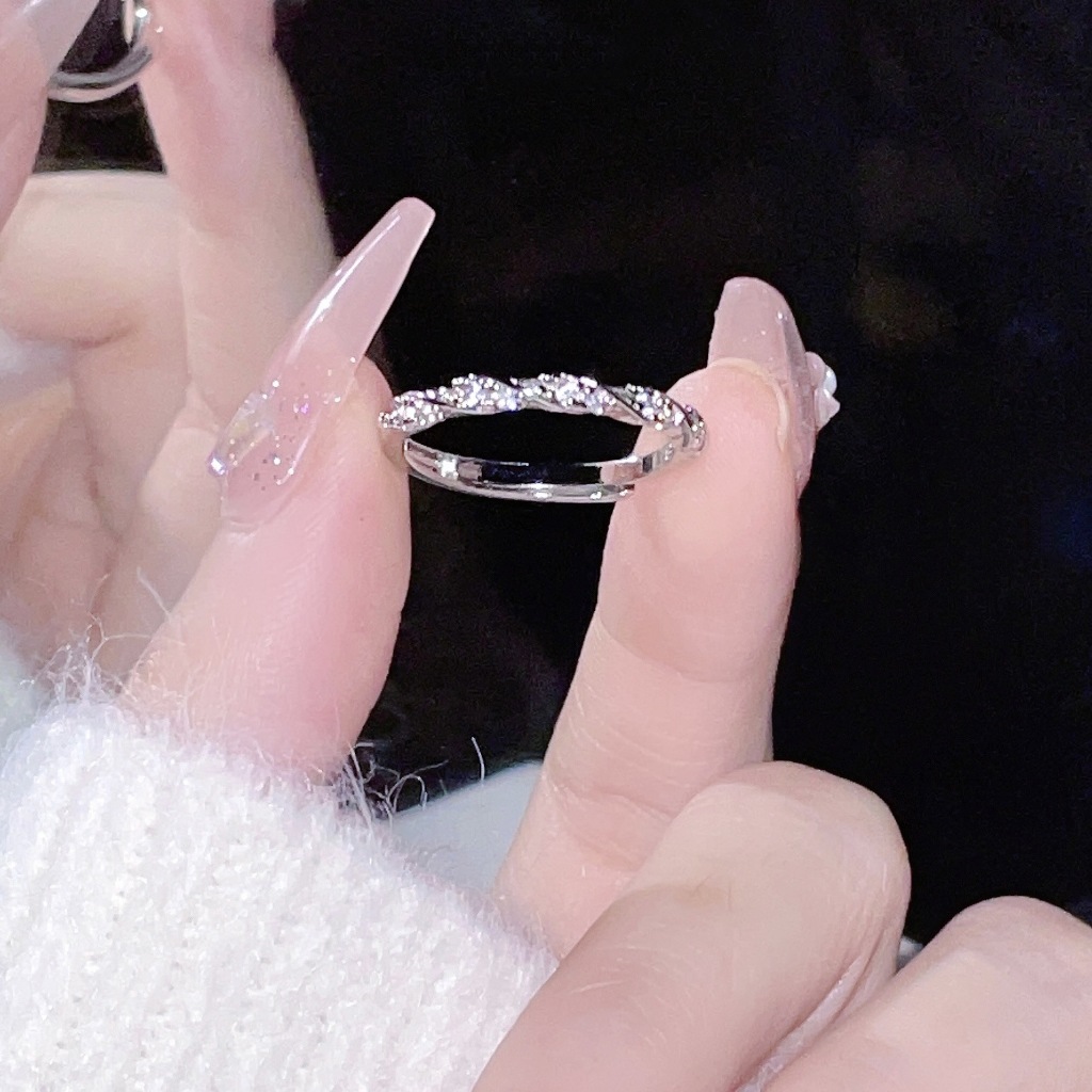 Nhẫn Mạ Bạc Trắng Đính Đá Zircon/Kim Cương Nhỏ - Kiểu Dáng Dây Xoắn Hiện Đại.