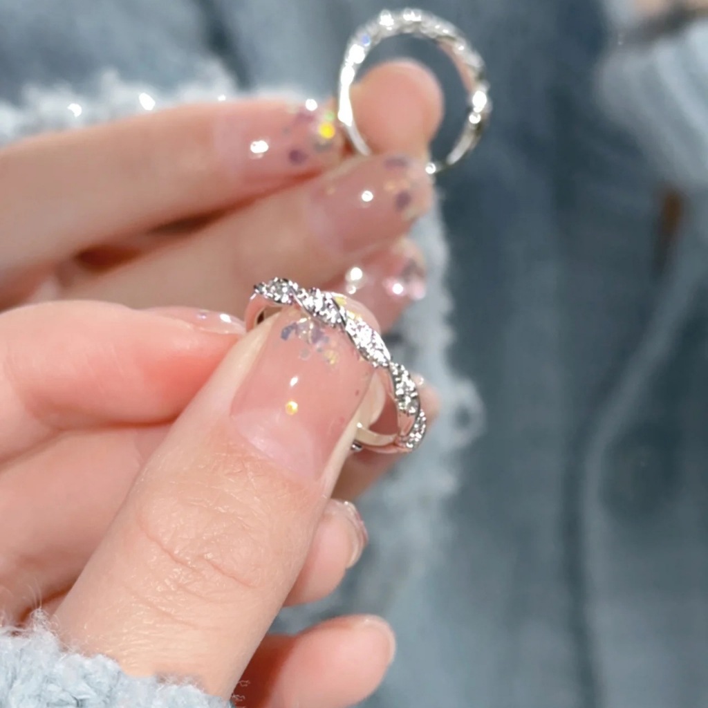 Nhẫn Mạ Bạc Trắng Đính Đá Zircon/Kim Cương Nhỏ - Kiểu Dáng Dây Xoắn Hiện Đại.