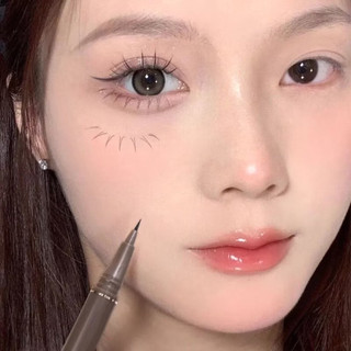 Bút kẻ mắt dạng lỏng đầu 0.1mm chống thấm nước và không bị nhòe