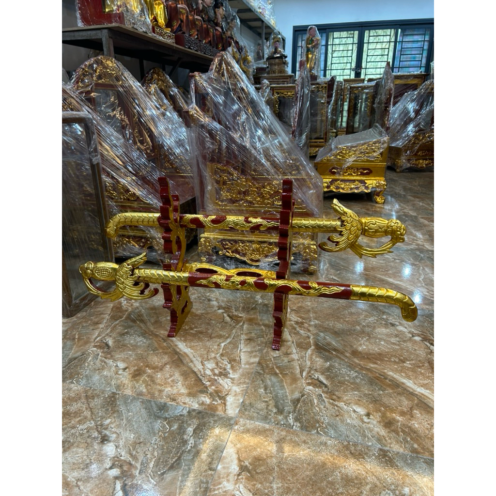 Kiếm Phượng bằng gỗ hầu thánh