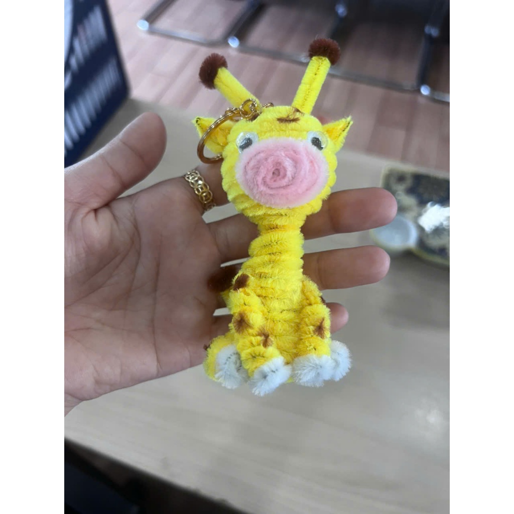 Móc khóa kẽm nhung - hình hươu cao cổ