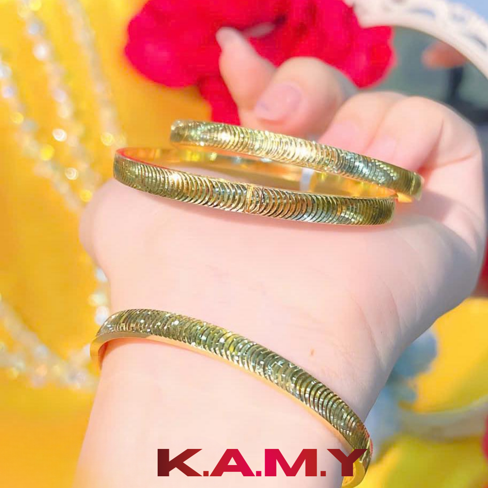 Cặp vòng mắt mèo mạ vàng họa tiết vảy xếp li sáng bóng phù hợp làm quà tặng