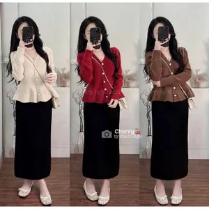 Áo len gạo nhũ khuy tròn pelum và chân váy tách lẻ