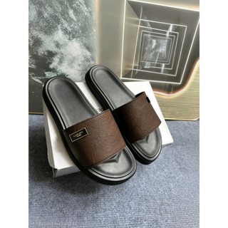 {KHÂU XUYÊN ĐẾ] Dép lê quai ngang Da Gắn Mác-Đế Cao 3cm- 2 Lớp Chống trơn Trượt,Quai Da Sít Nhập Khẩu. Dép Xu Hướng 2026