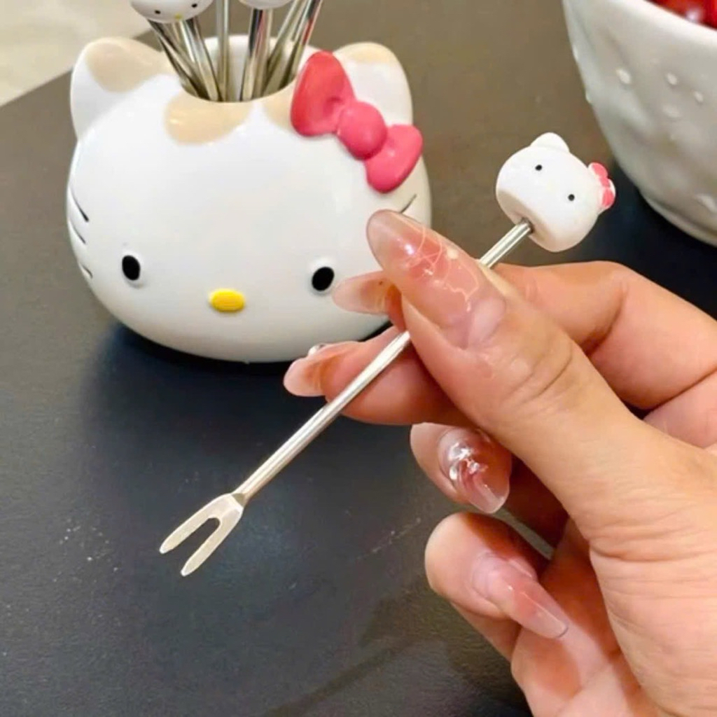Bộ 10 Nĩa Ăn Trái Cây Hello Kitty Kèm Hũ Sứ - Inox Cao Cấp, Decor Bàn Tiệc (Mẫu Mới 2026)