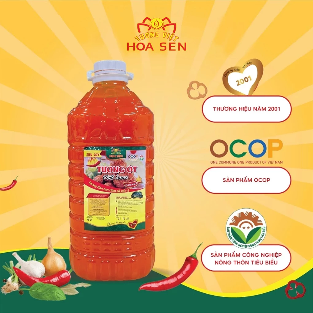 Tương Ớt Bình Pet 4,2kg - Tương Việt Hoa Sen - Đậm đà bắt vị