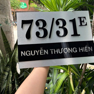 BẢNG, BIỂN SỐ NHÀ. Alu Trắng xước + Mica đen, số nổi đế mica trong, ngoài trời