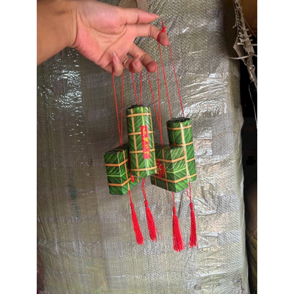 Set dây treo mô hình bánh chưng 4,5cm, bánh tét 5,5x2cm trang trí Tết cổ truyền