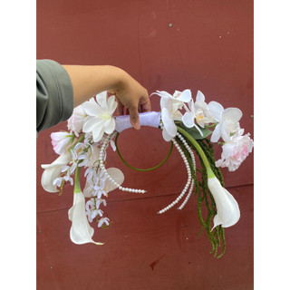 bó hoa cưới cầm tay cô dâu Nguyệt Hoà 1