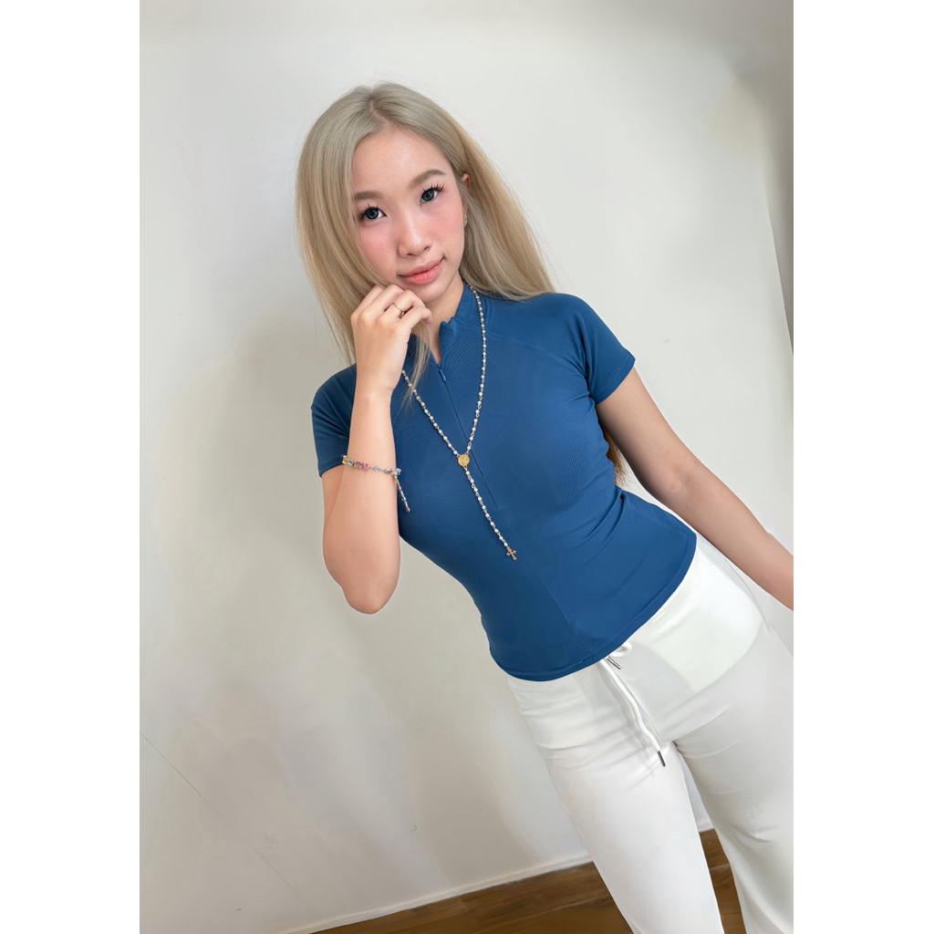 ZipFit Raglan – Áo Ôm Khóa Giữa, Co Giãn Mềm Mát, Form Ôm Tôn Dáng, Phong Cách Thể Thao Nữ