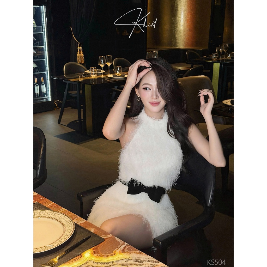 Set đầm lông vũ trắng Khiết phối nơ đen rời, phong cách tiệc tùng sang chảnh KS504