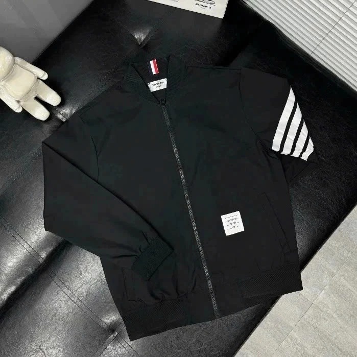 Áo khoác Bomber Thome Thêu 4 vạch Chất liệu gió 2 lớp chống gió cực bền unisex nam nữ Mẫu bomber thome Hot trend 2025