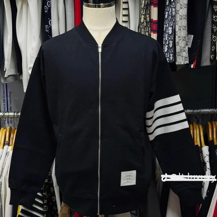 Áo khoác Bomber Thome Thêu 4 vạch Chất liệu gió 2 lớp chống gió cực bền unisex nam nữ Mẫu bomber thome Hot trend 2025