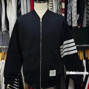Áo khoác Bomber Thome Thêu 4 vạch Chất liệu gió 2 lớp chống gió cực bền unisex nam nữ Mẫu bomber thome Hot trend 2025