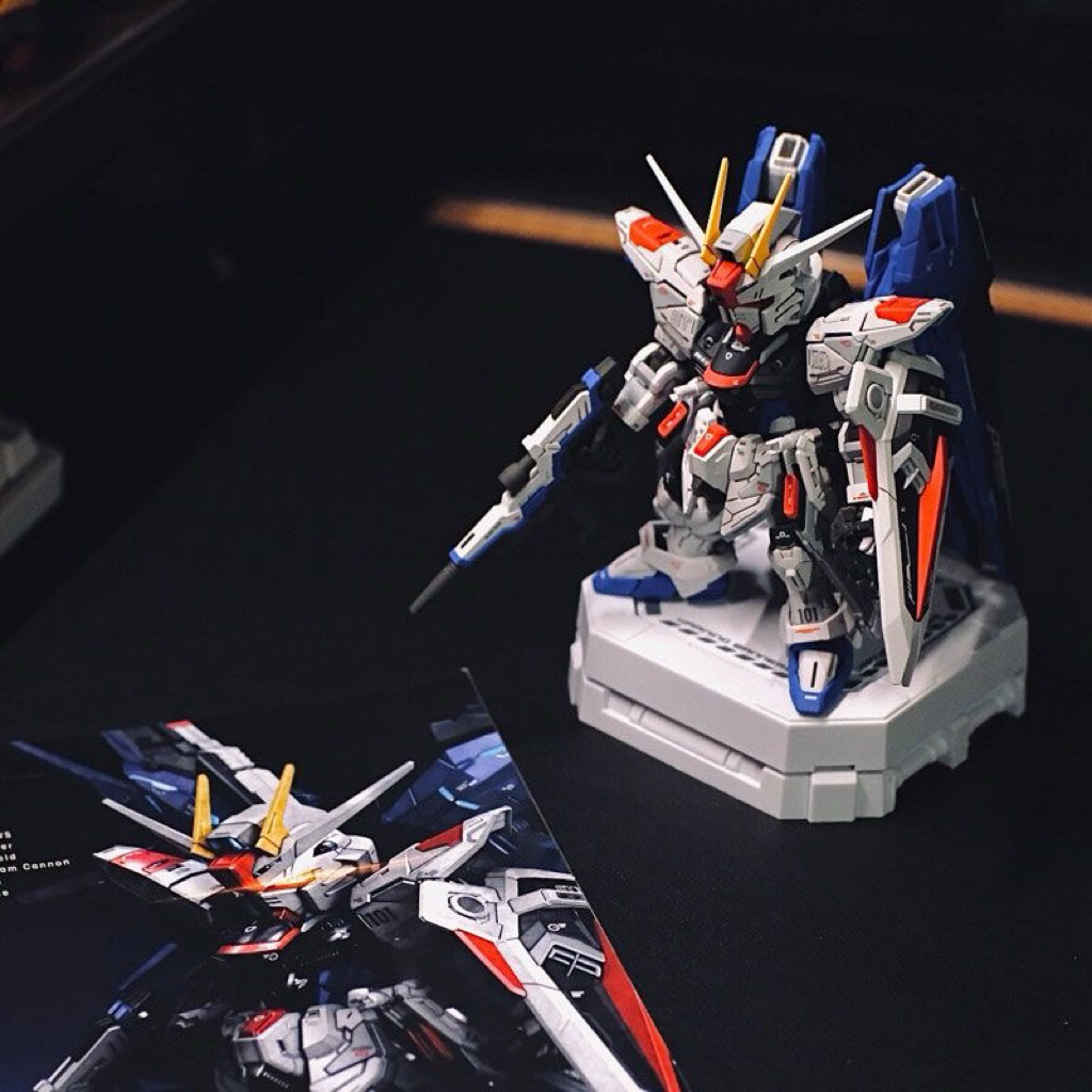 Mô hình Gundam SEED MgSD Freedom