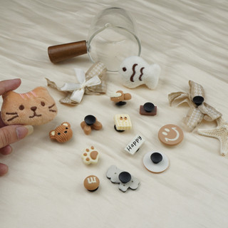Set 14 Sticker, Charm 3D chủ đề cá mèo bông gắn Dép Sục, Cá Sấu JB-200 Mita