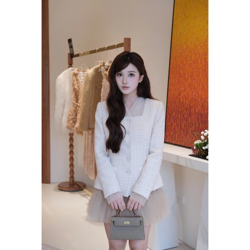 NH CLOTHER -Áo Khoác Dạ Tweed Dáng Ngắn Cổ Vuông Dài Tay Màu Trắng Kem Lấp Lánh Phối Khuy Ngọc Trai
