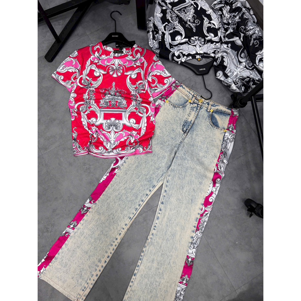 set áo thun loang Versace quần jean suông