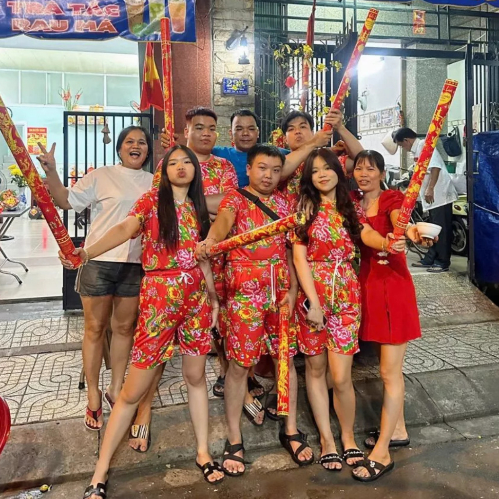 Đồ bộ Dài thu đông Nam Nữ dài tay hoa lá cánh, mặc du xuân ,múa lân, Khăn Trải Bàn Đỏ - unisex Kl1