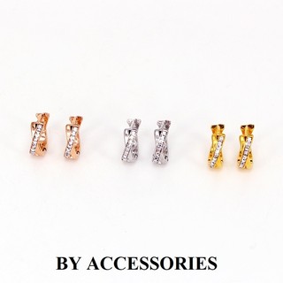 Bông tai nữ titan form tròn nhỏ kiểu 2 vòng chéo khảm đá vuông lấp lánh không gỉ WE2553 BY ACCESSORIES