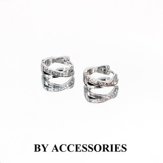 Bông tai nữ titan form tròn nhỏ kiểu 2 vòng chéo khảm đá vuông lấp lánh không gỉ WE2553 BY ACCESSORIES