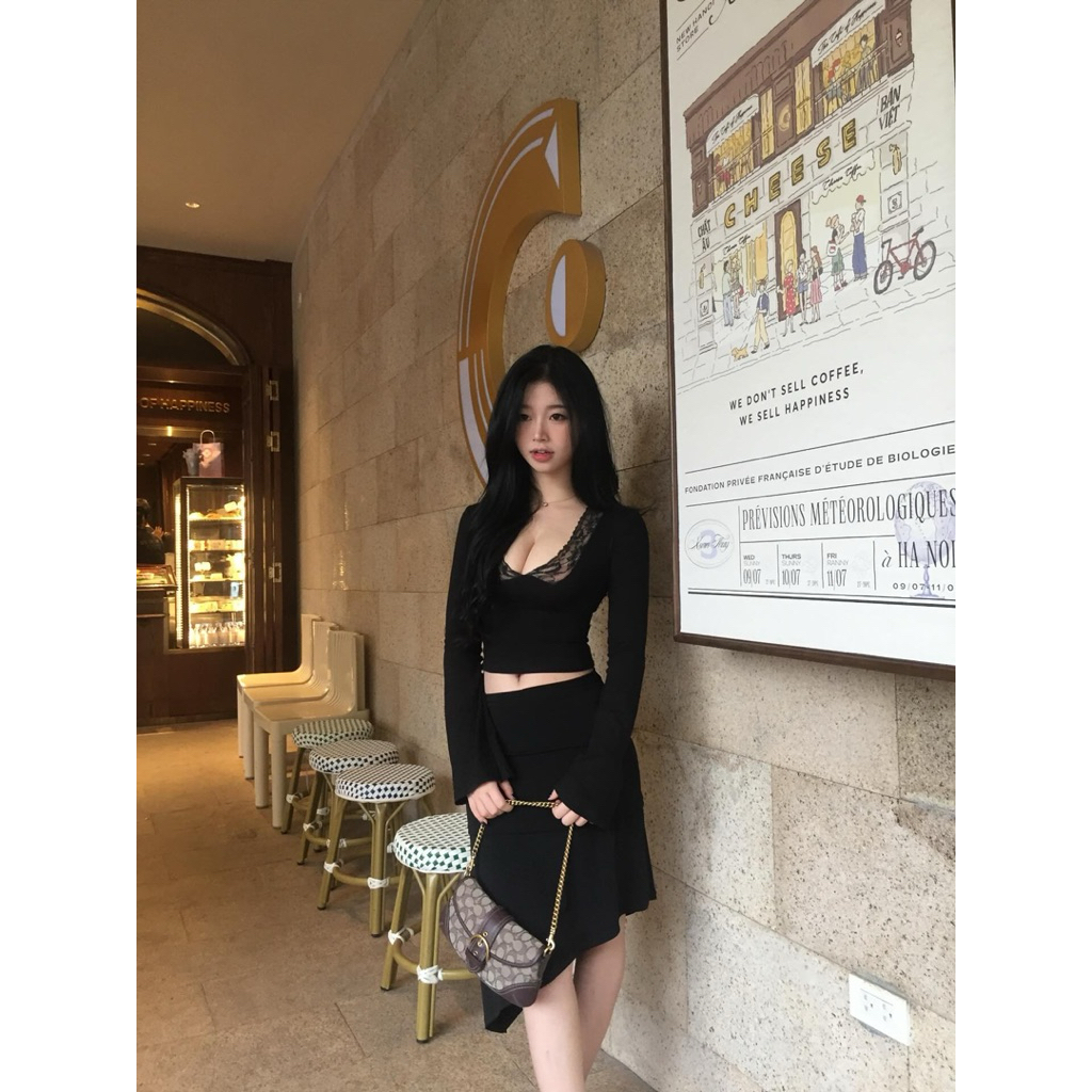 | LYN WEAR | (HOẢ TỐC) LINA TOP Áo Tay Dài Ren Cổ V gợi cảm 2 lớp dày dặn Tôn Dáng, Mặc Đi Chơi, Tiệc, Holiday