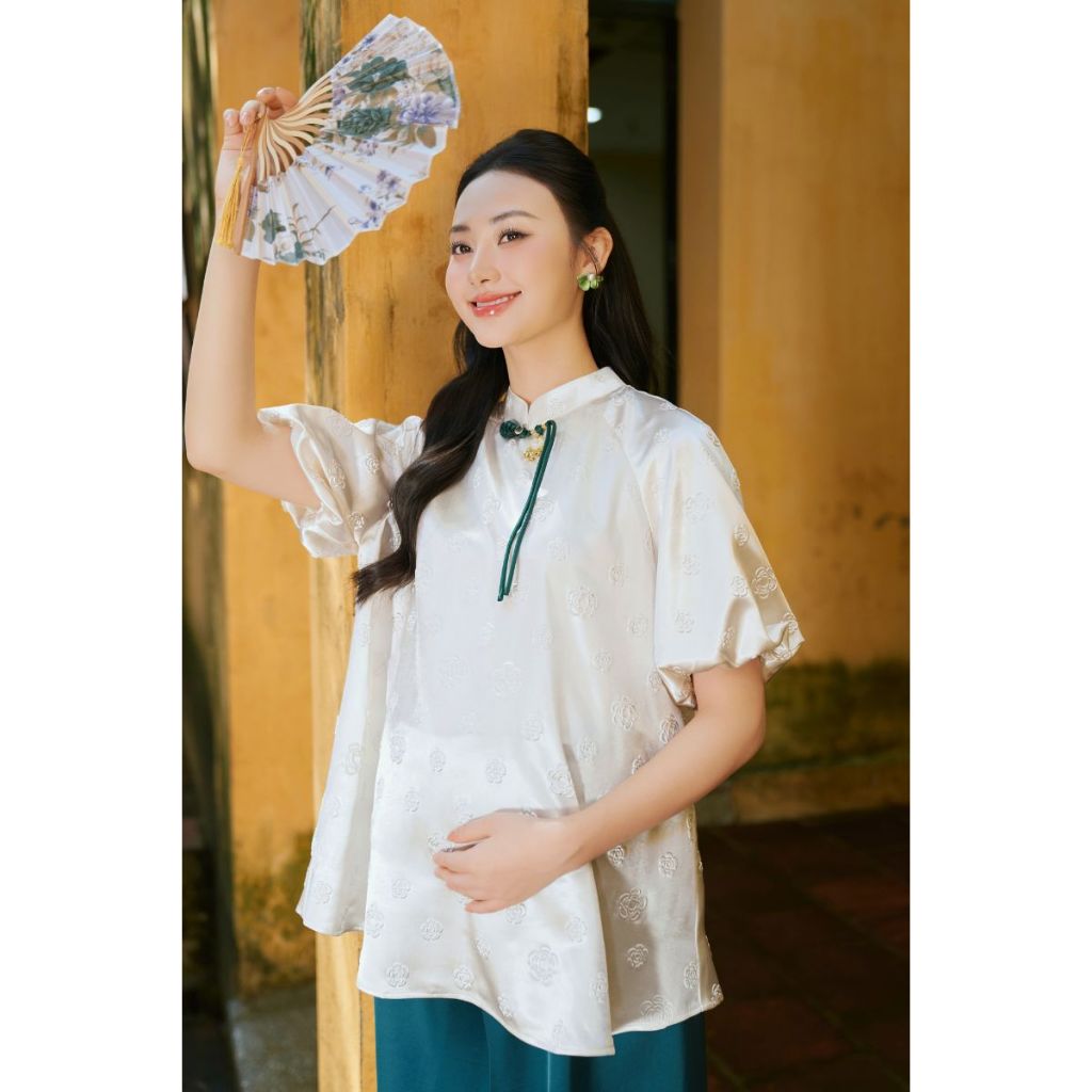 [Kèm quần lụa + khăn lụa] Set cách tân lụa Thanh Mai, chất liệu lụa dập nổi phối tay bồng BST Phong Hoa 2026 BY L'AMME