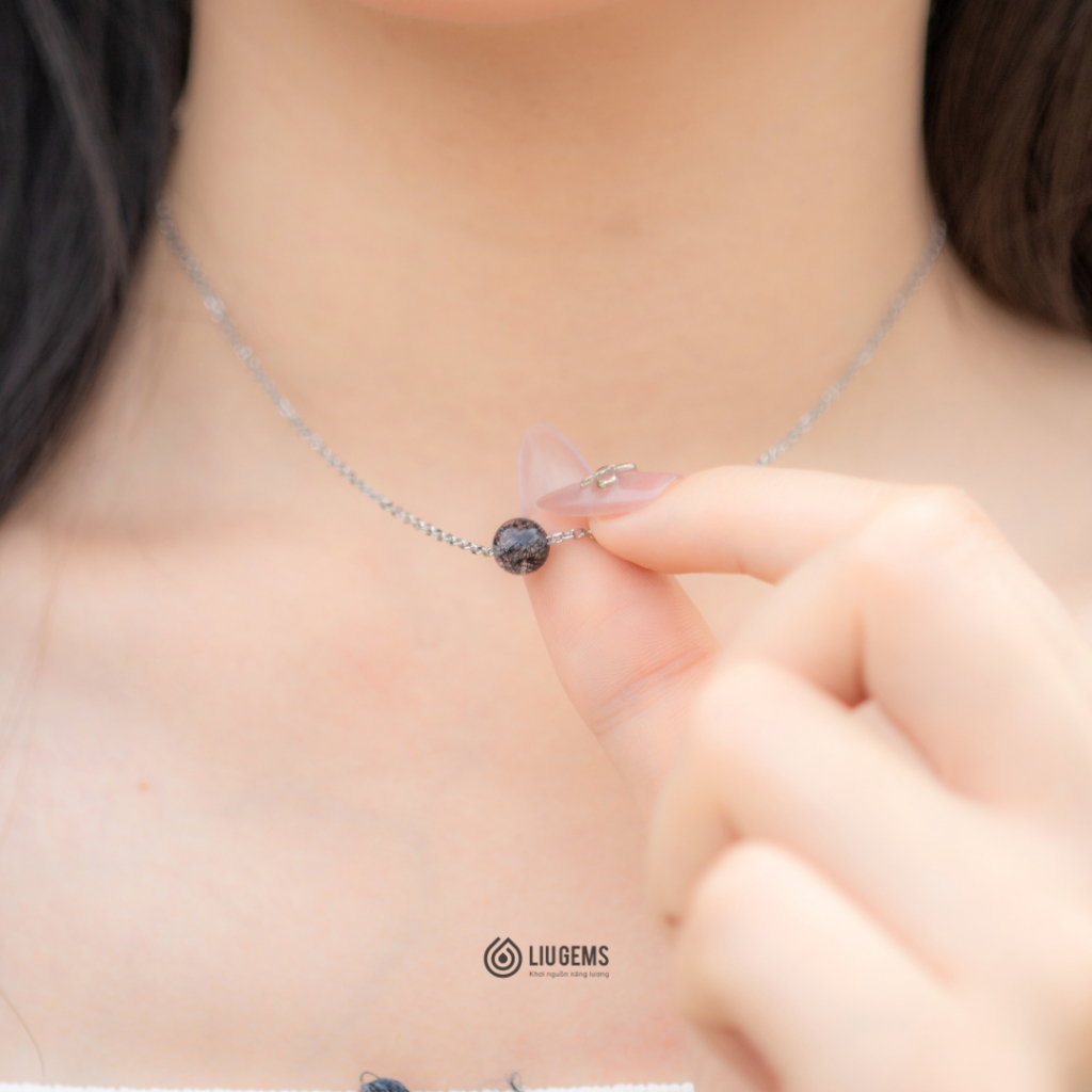 Dây Chuyền Thép Không Gỉ 1 Viên Đá Tròn Năng Lượng Liugems Phong Thuỷ Tinh Tế DCT04