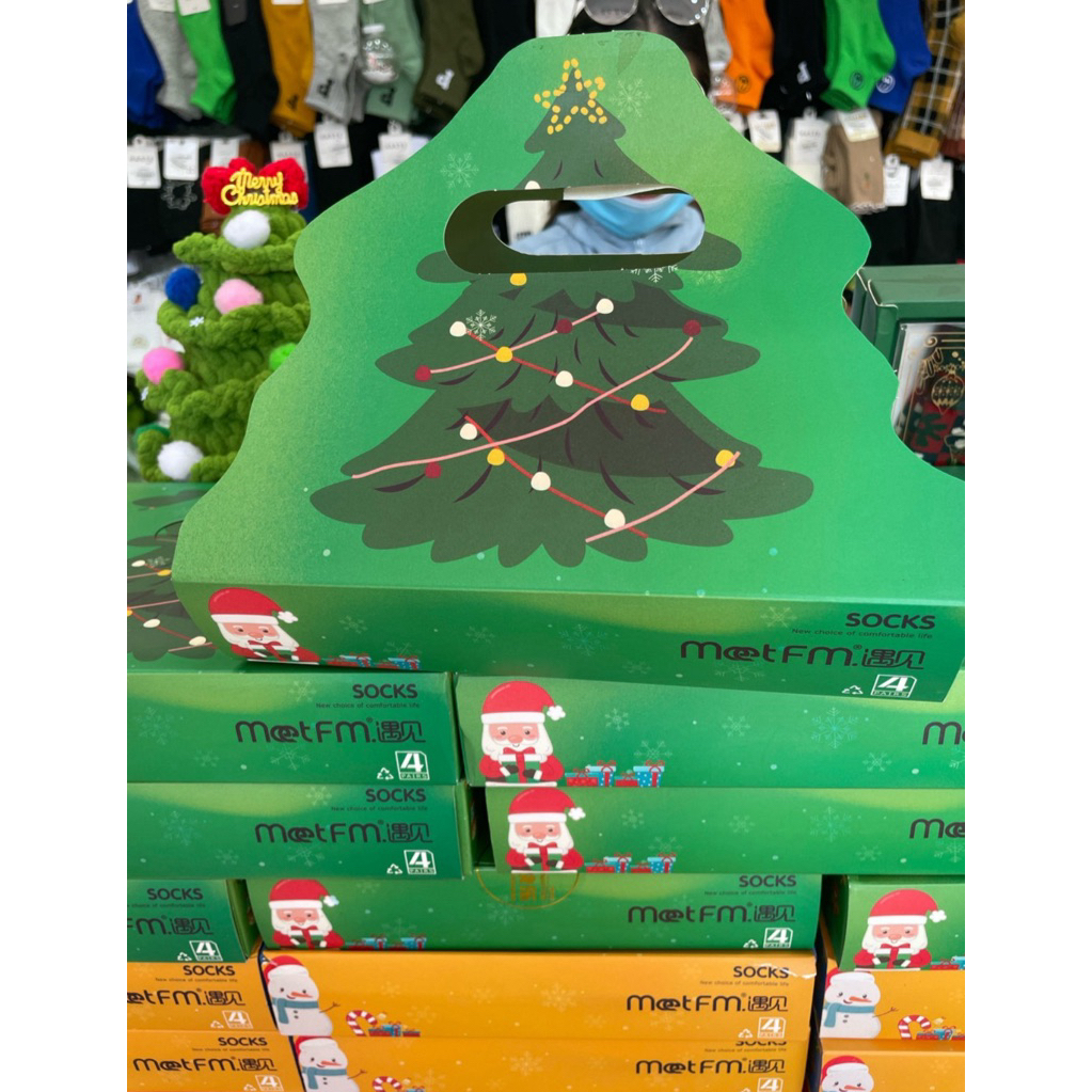 Set Combo Hộp 4 Vớ Noel Giáng Sinh Cổ Cao Chất Liệu Cotton Thoải Mái Co Giãn Unisex Quà Tặng Độc Đáo Dễ Thương