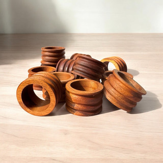 Bộ 6 vòng gỗ , nhẫn gỗ để khăn ăn nhà hàng , kích thước cao 3cm x 5cm . được làm  bằng gỗ tự nhiên